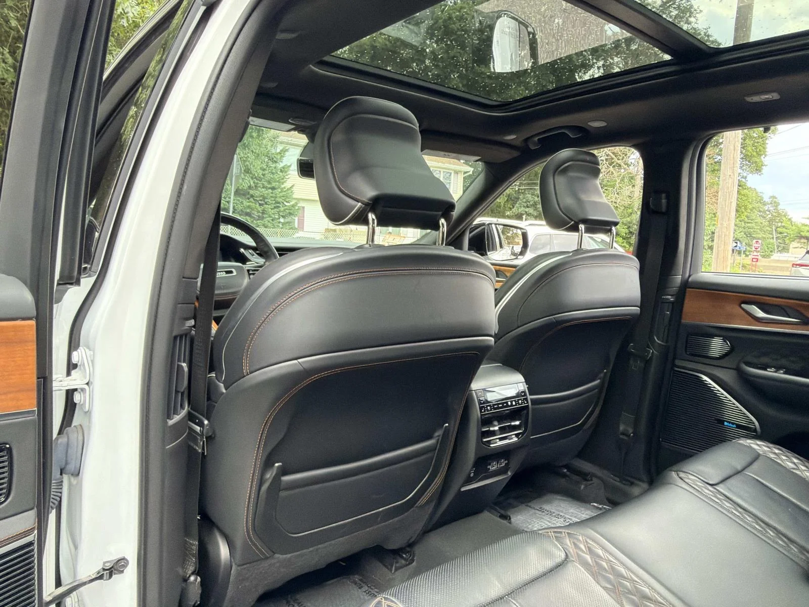 Used 2023 White Jeep Summit Reserve image 30