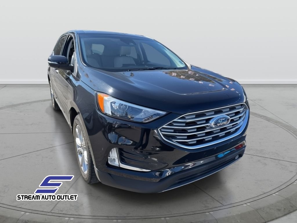 2022 Ford Edge Titanium photo 2