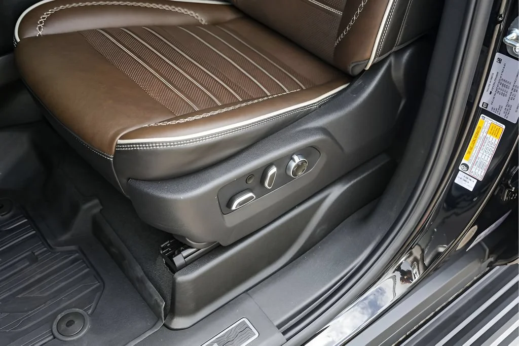 Used 2026 Onyx Black GMC Denali Ultimate image 10