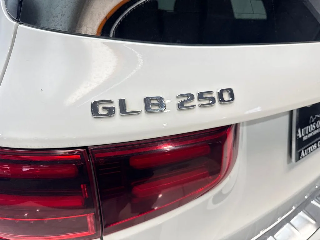 Used 2025 White Mercedes-Benz GLB 250 image 23