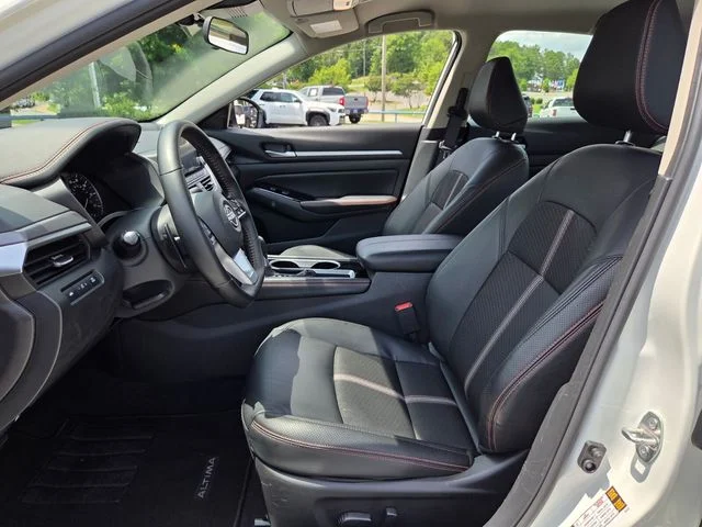 2025 Nissan Altima SR - Photo 9