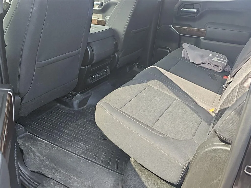 Used 2021 Onyx Black GMC SLE image 10