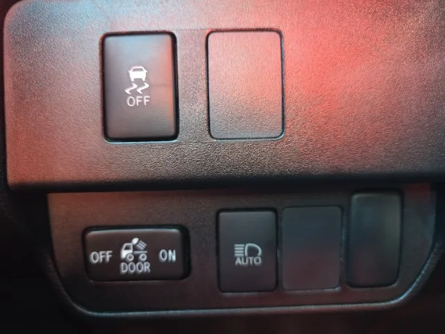 Used 2020 Silver Toyota SR image 26