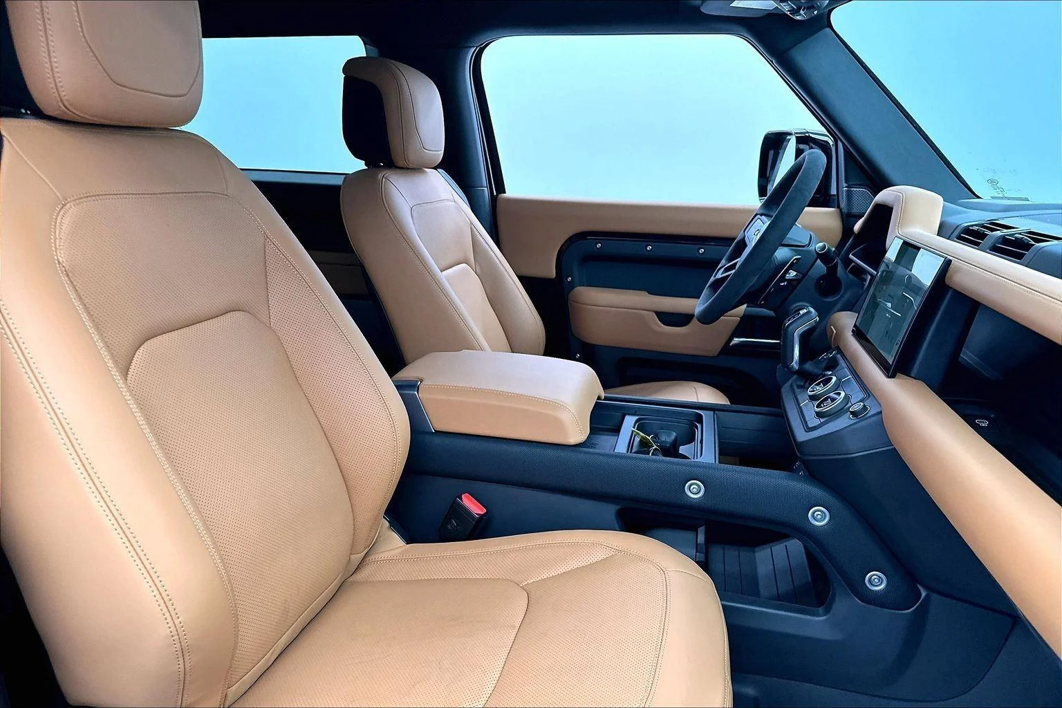 Used 2024 Santorini Black Metallic Land Rover V8 image 31