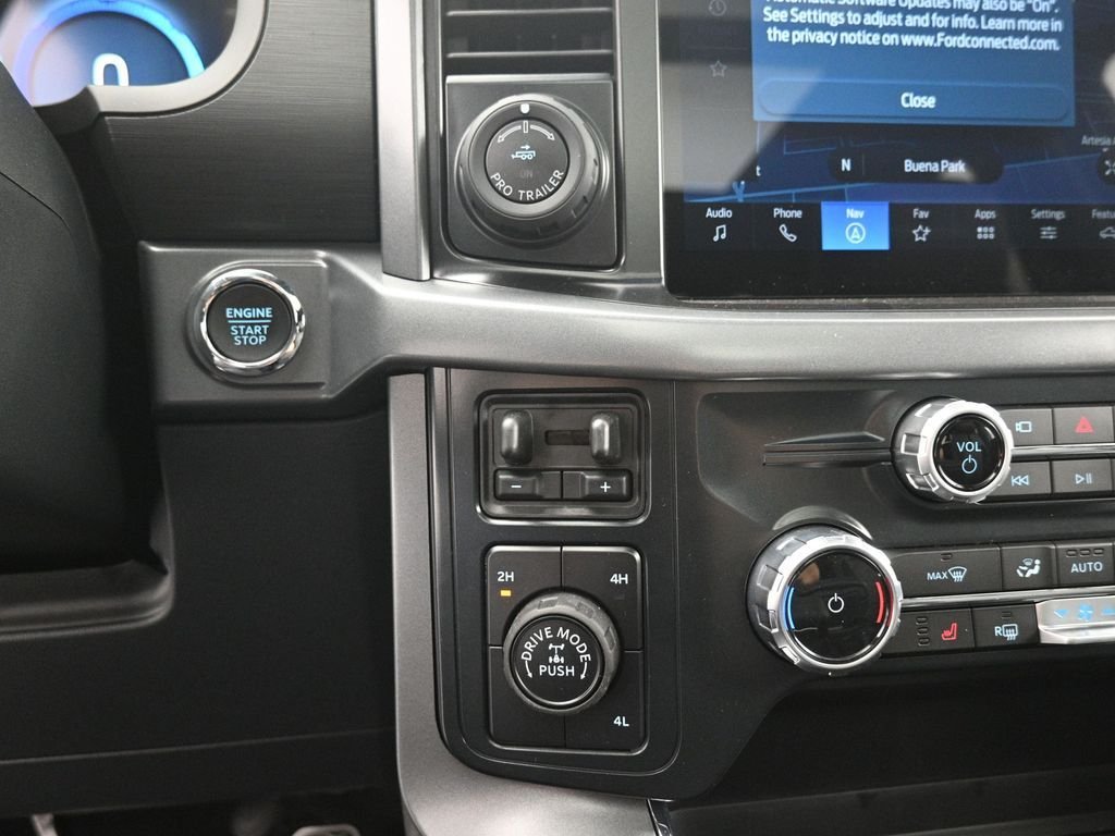 New 2025 Oxford White Ford XLT image 19