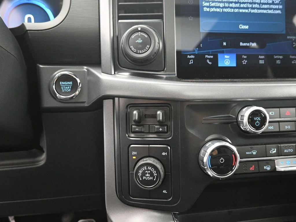 New 2025 Oxford White Ford XLT image 19