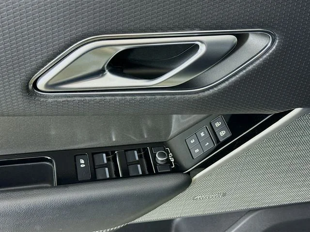 Used 2021  Land Rover S image 18