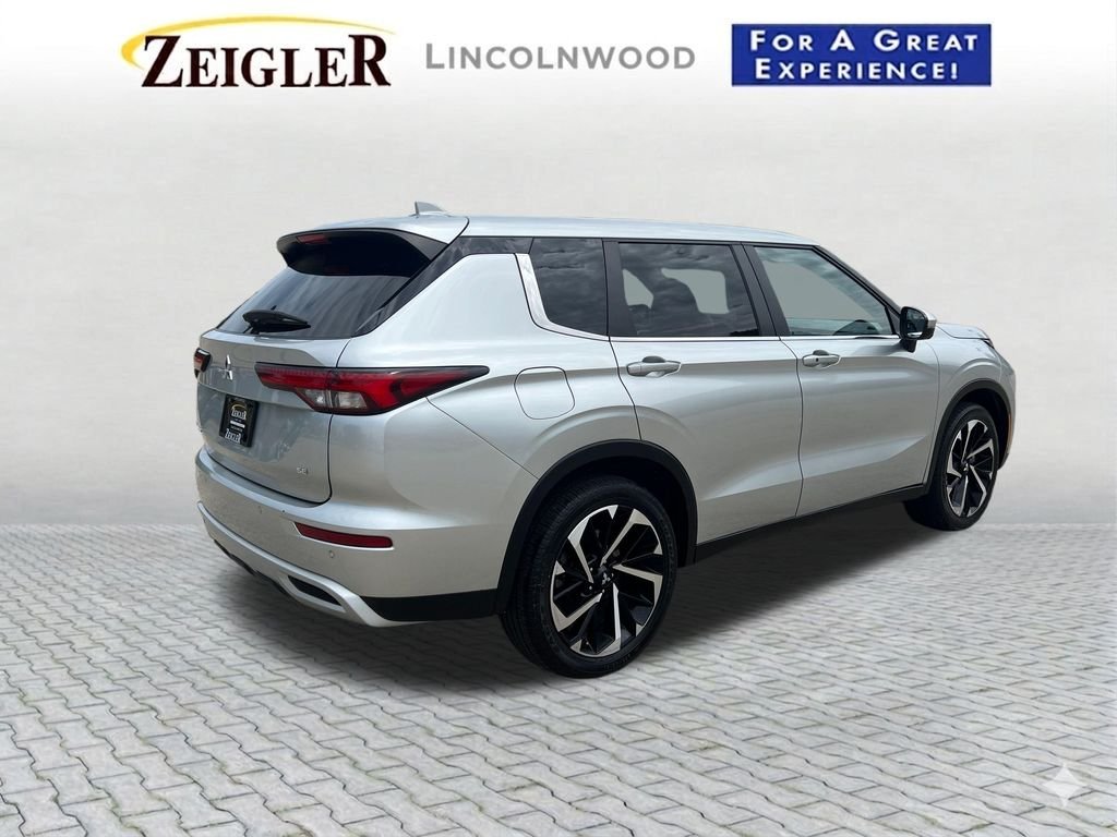 Used 2024  Mitsubishi SE image 7