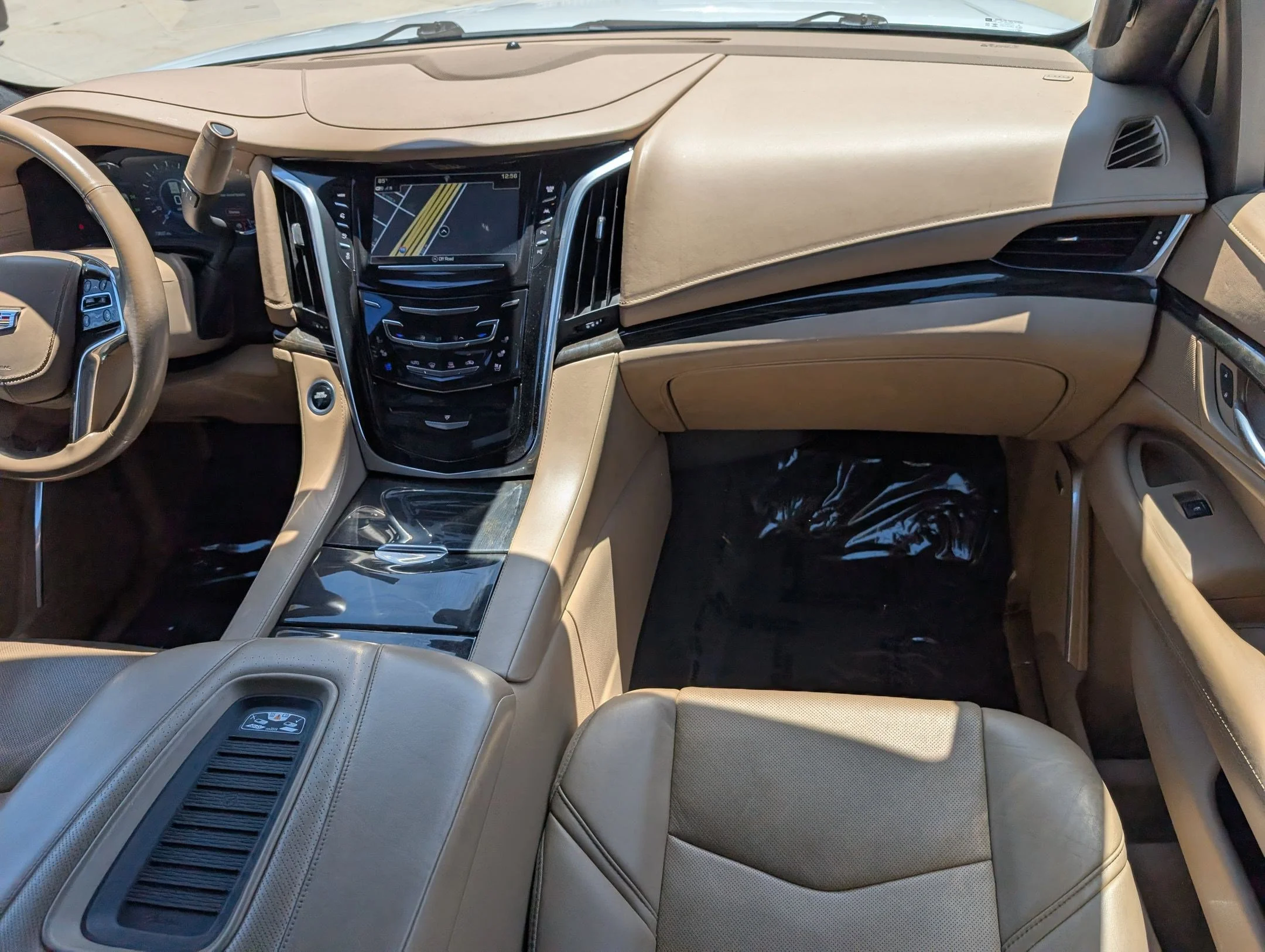 Used 2020 Crystal White Tricoat Cadillac Platinum image 31