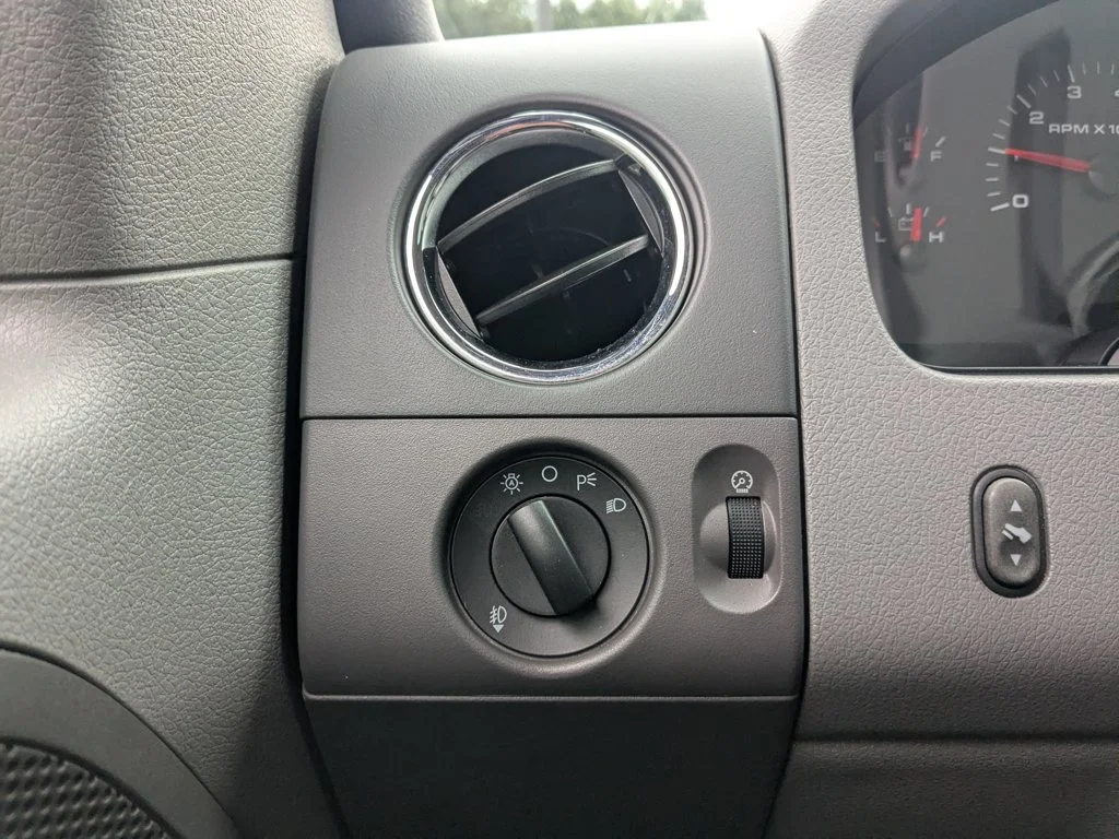 Used 2005  Ford XLT image 18