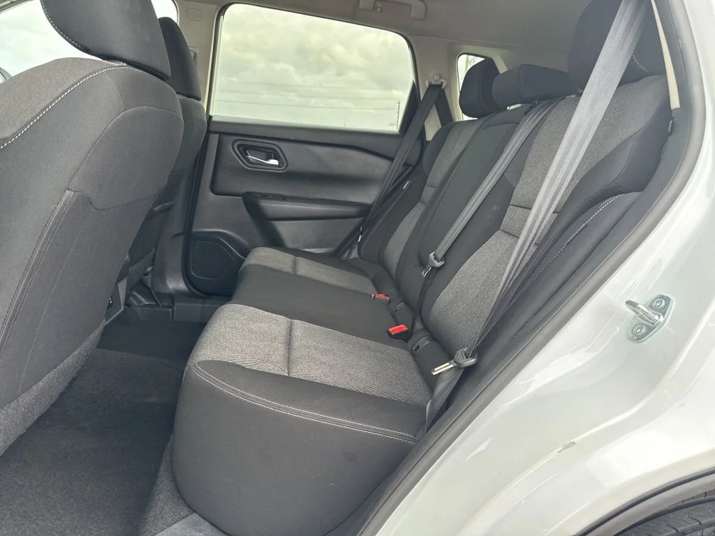 Used 2024 Pearl Nissan SV image 9
