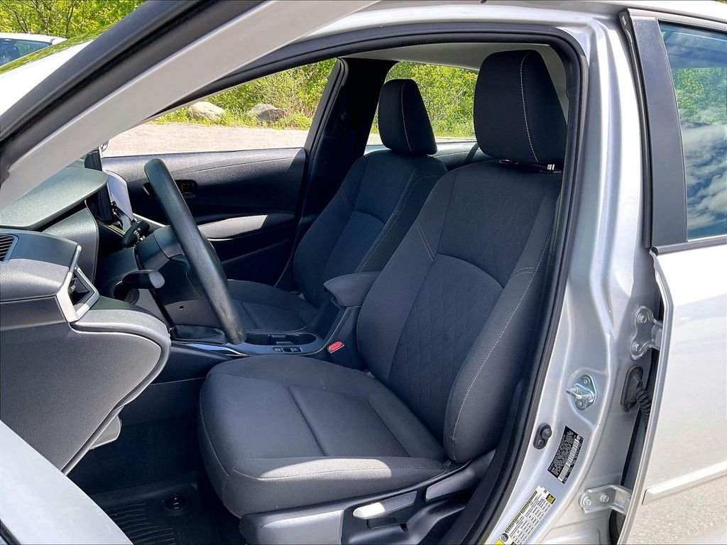 Used 2025 Classic Silver Metallic Toyota LE image 9