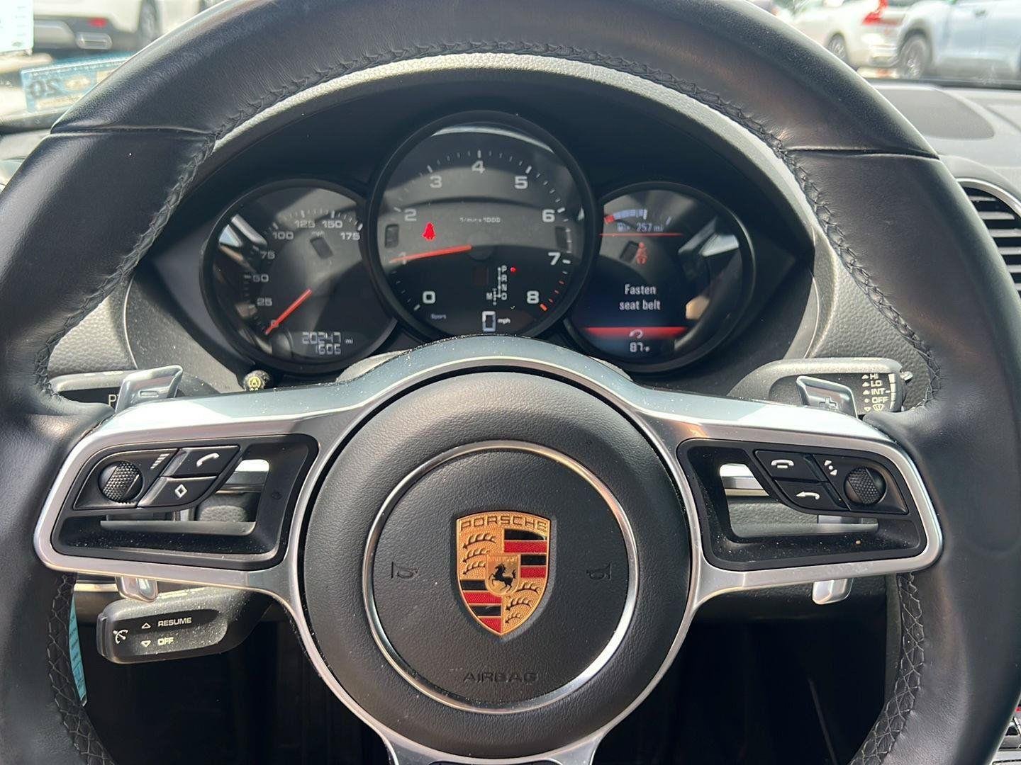 Used 2019  Porsche Base image 12