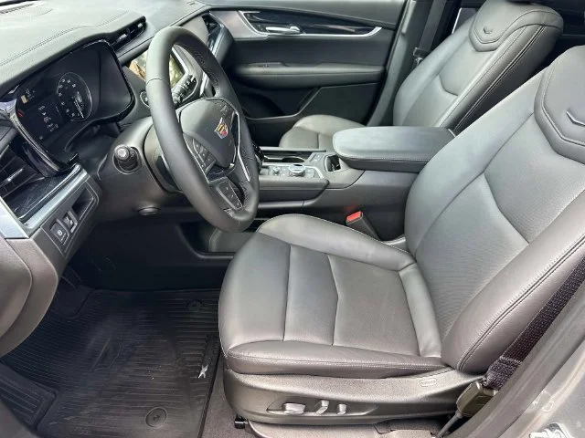 Used 2025 Silver Cadillac Premium Luxury image 21
