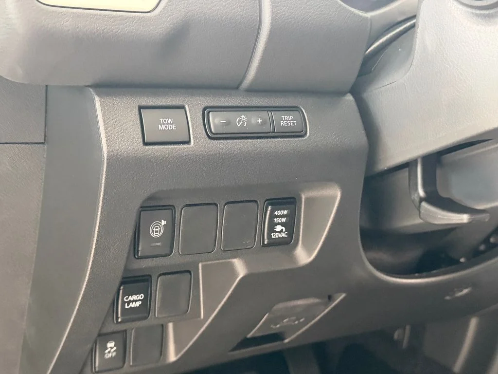 New 2026 Glacier White Nissan Crew Cab SV image 16