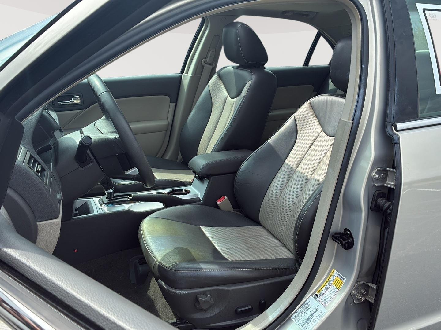 Used 2010 GOLD Mercury Premier image 3