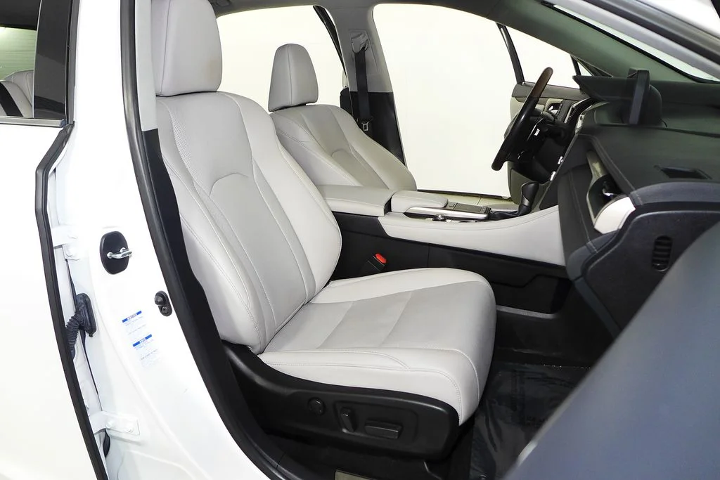 Used 2020 White Lexus 450h image 19