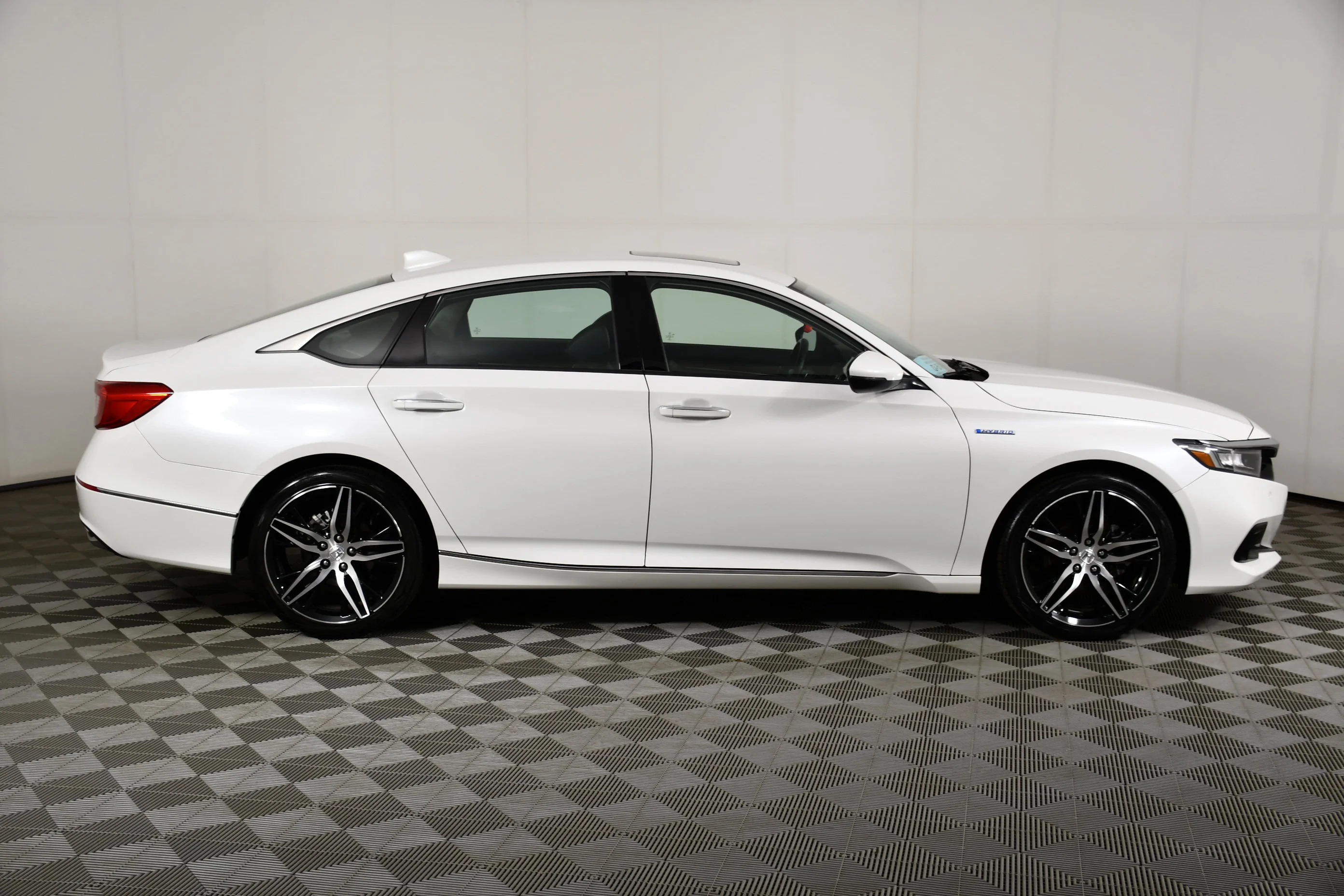 Used 2021 Platinum White Pearl Honda Touring image 4
