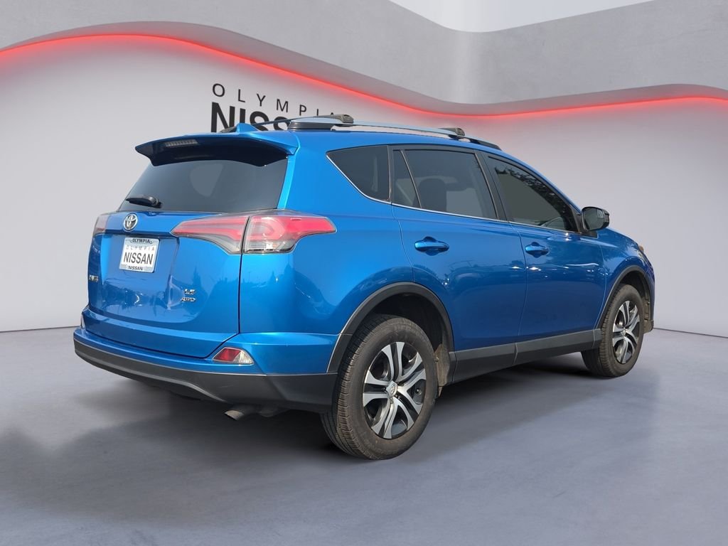 Used 2017  Toyota LE image 5