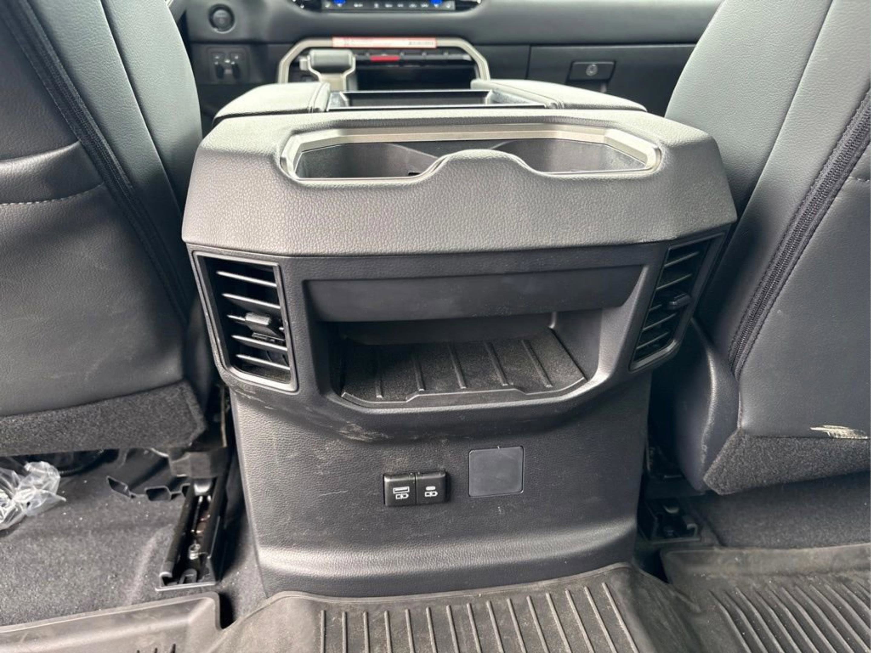 2025 Toyota Tundra Limited - Photo 11