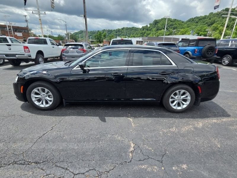 Used 2022 Black Chrysler Touring image 4