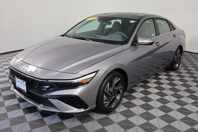 Certified Used 2025 Silver Hyundai SEL Convenience image 4