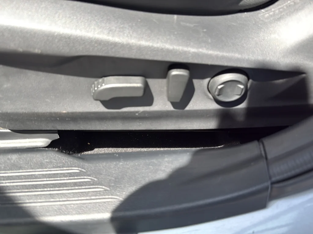 Used 2025 Silver Subaru Onyx Edition image 28
