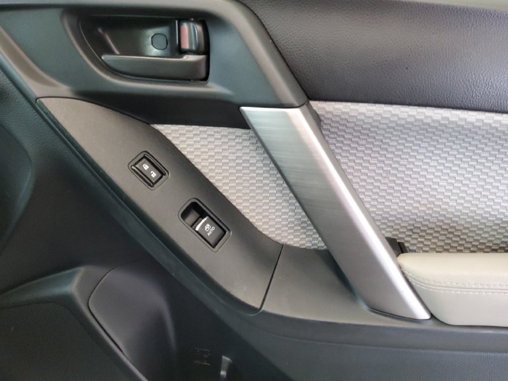 Used 2018 Gray Subaru 2.5i Premium image 15