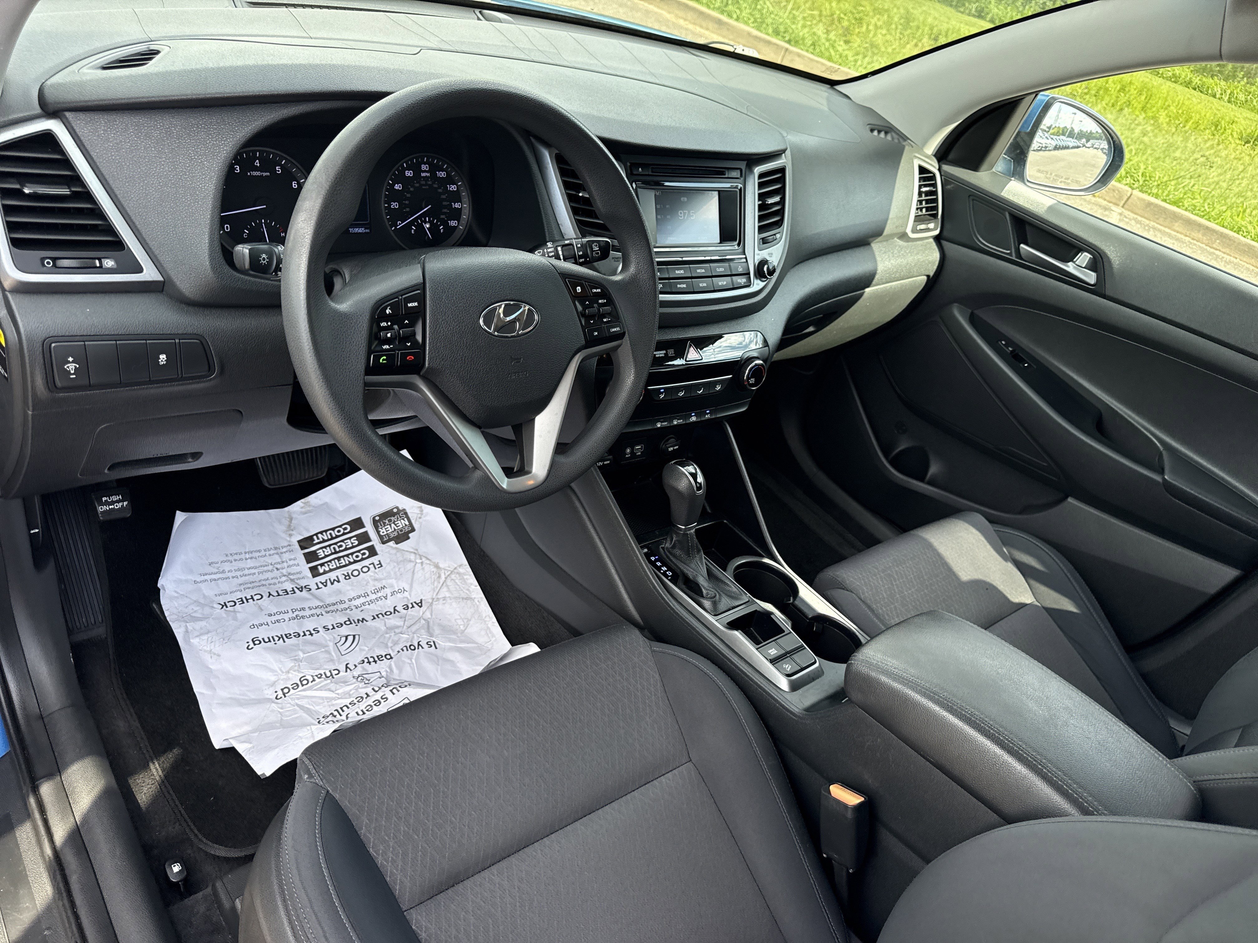 Used 2017 Caribbean Blue Hyundai SE image 13