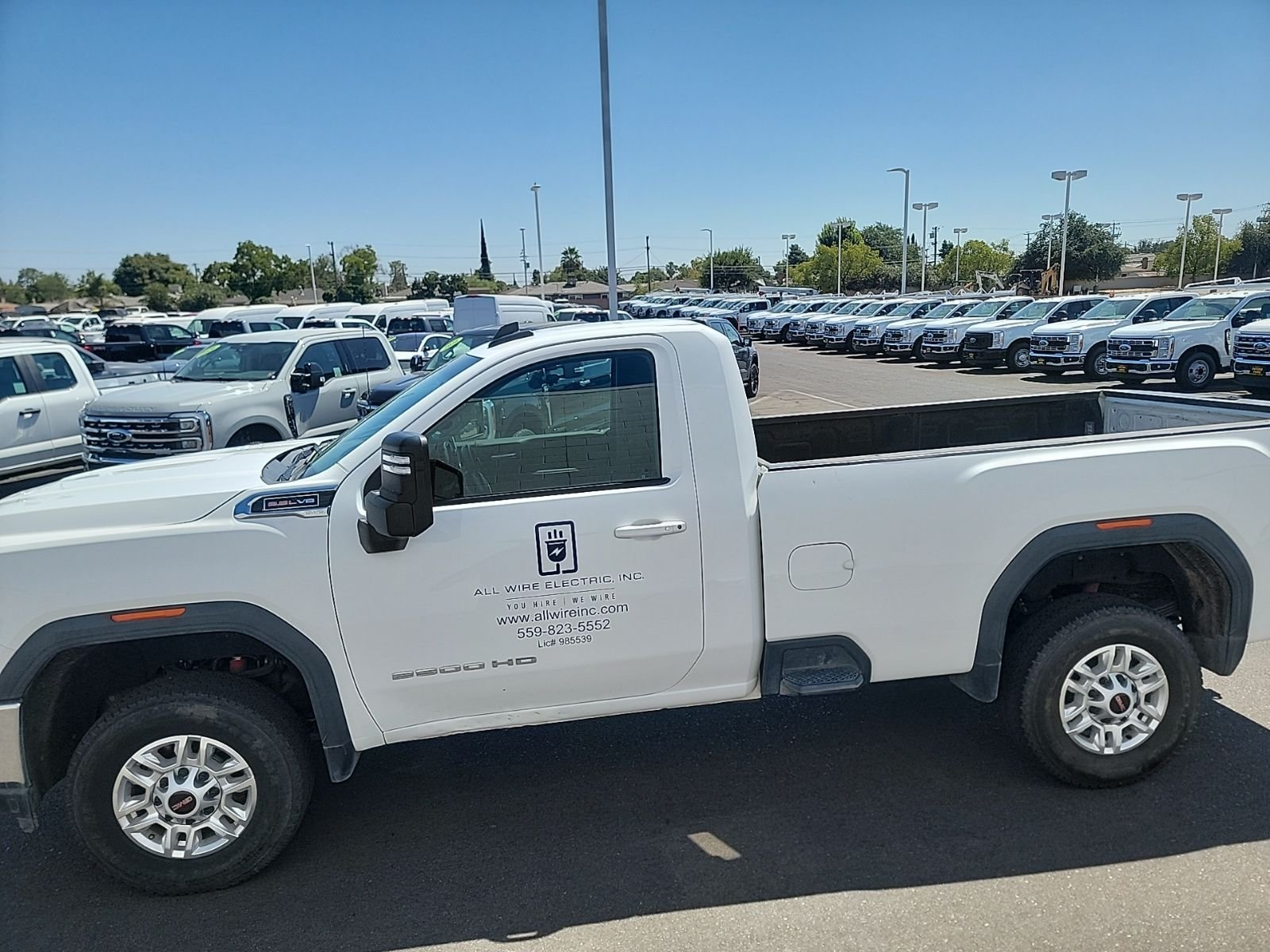 Used 2022 White GMC SLE image 7