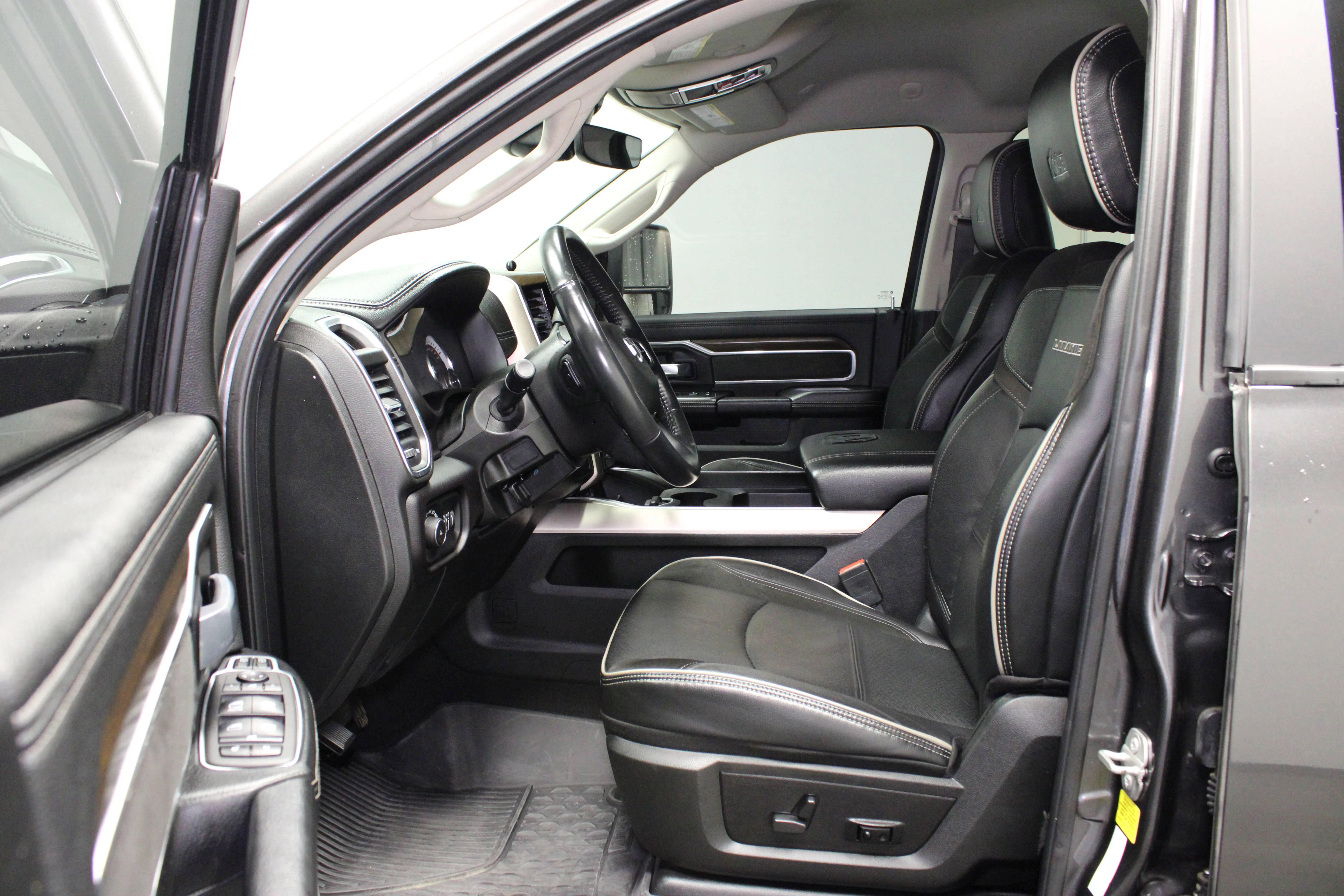 Used 2023 Granite Crystal Metallic Clearcoat Ram Laramie image 13
