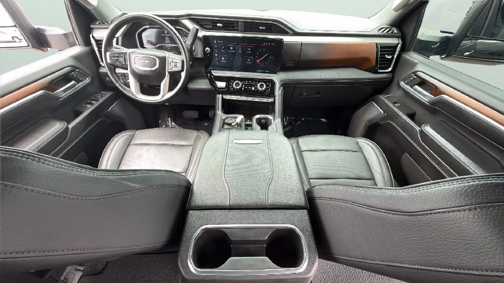 Used 2024 Onyx Black GMC Denali image 35