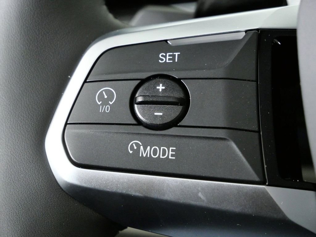 Used 2026 Cape York Green Metallic BMW xDrive28i image 40
