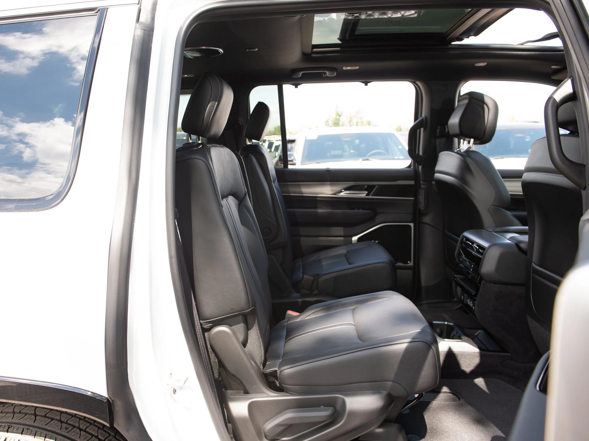 New 2026 White Jeep Limited Reserve* image 28