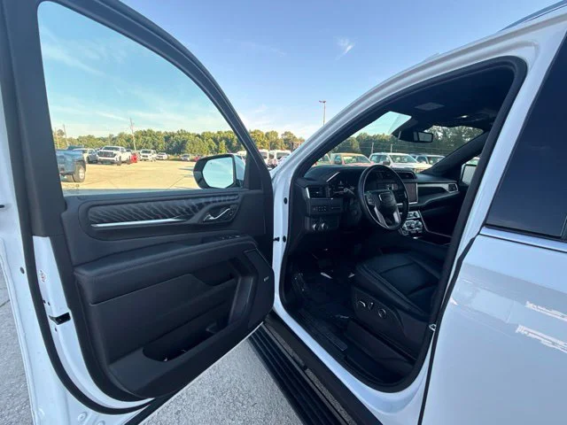 Used 2023 White GMC Denali image 23