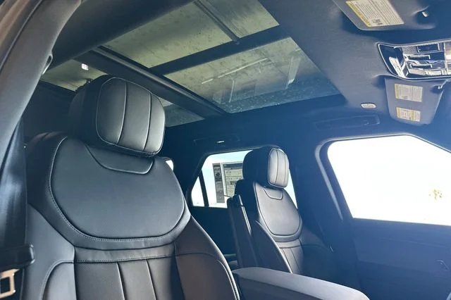 New 2026 Santorini Black Land Rover SE image 16