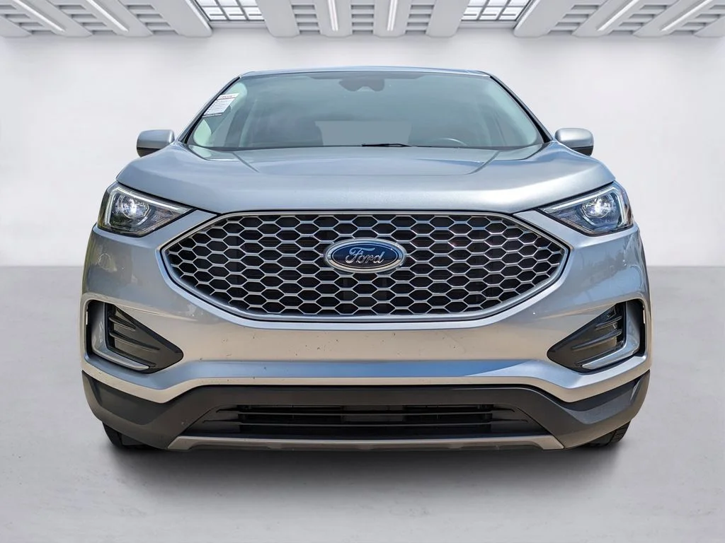 Used 2024 Silver Ford SEL image 8