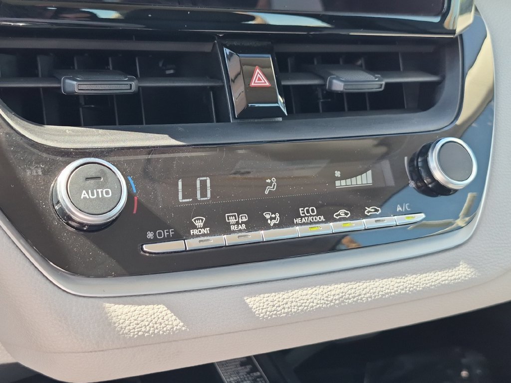 Used 2025  Toyota LE image 21