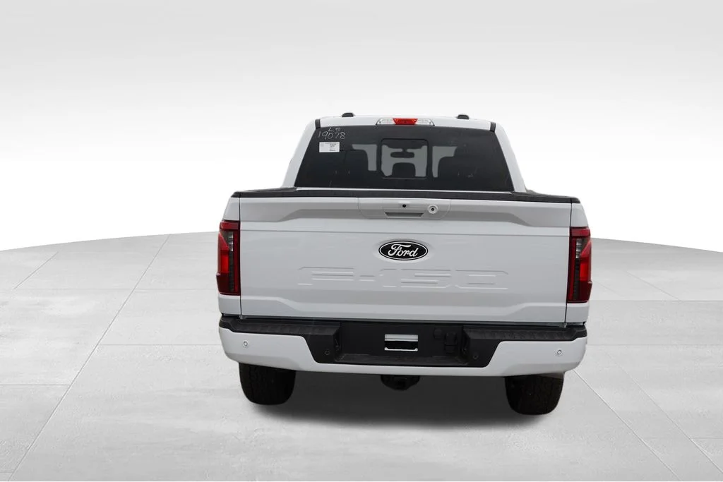 New 2026 Oxford White Ford XLT image 4