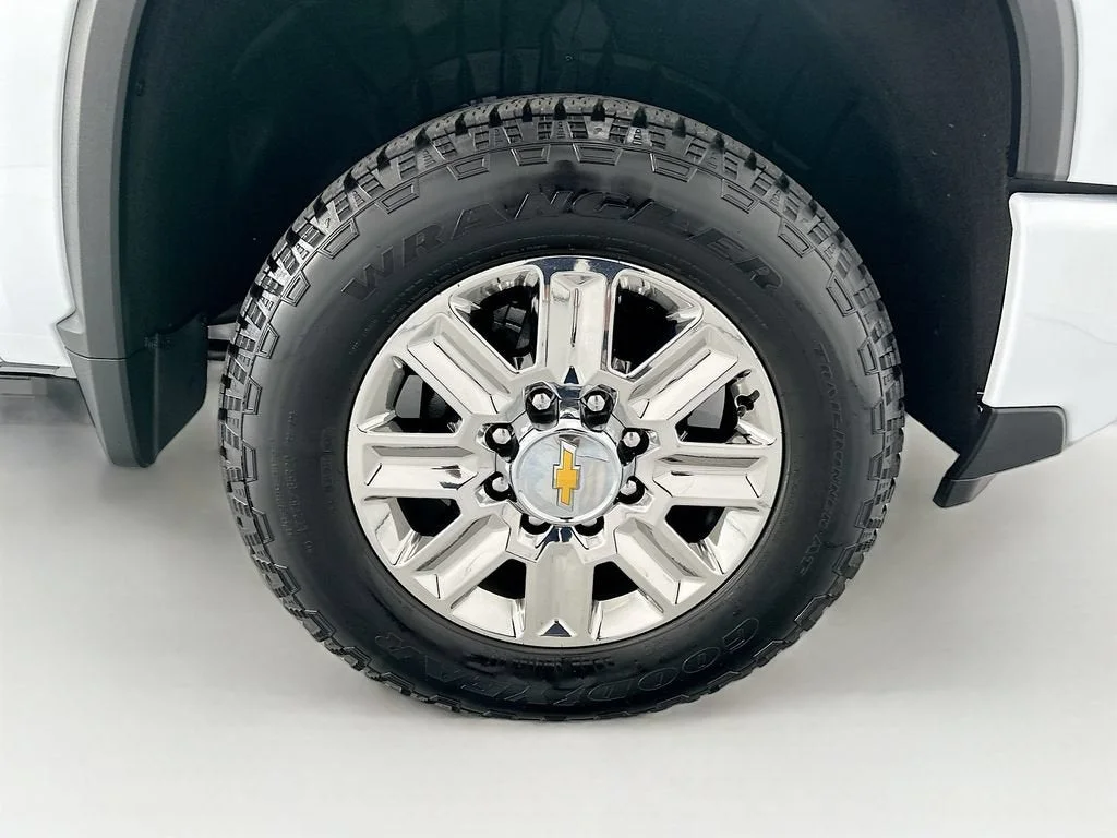 Used 2026 Polar White Chevrolet High Country image 31