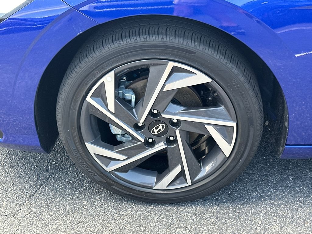 Used 2025 Blue Hyundai SEL Convenience image 11