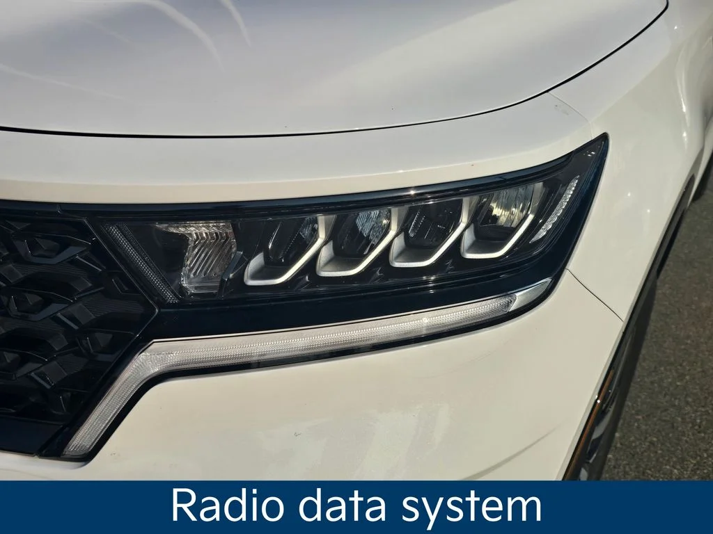 Used 2022 White Kia S image 6