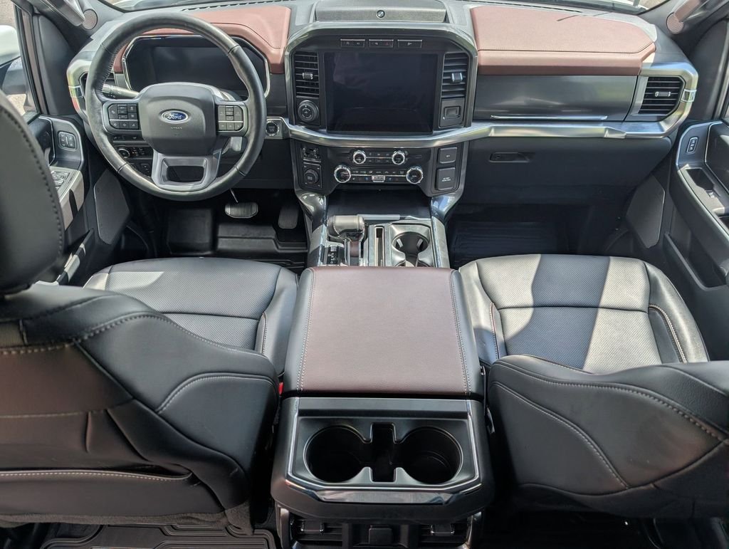 Used 2023  Ford Lariat image 18