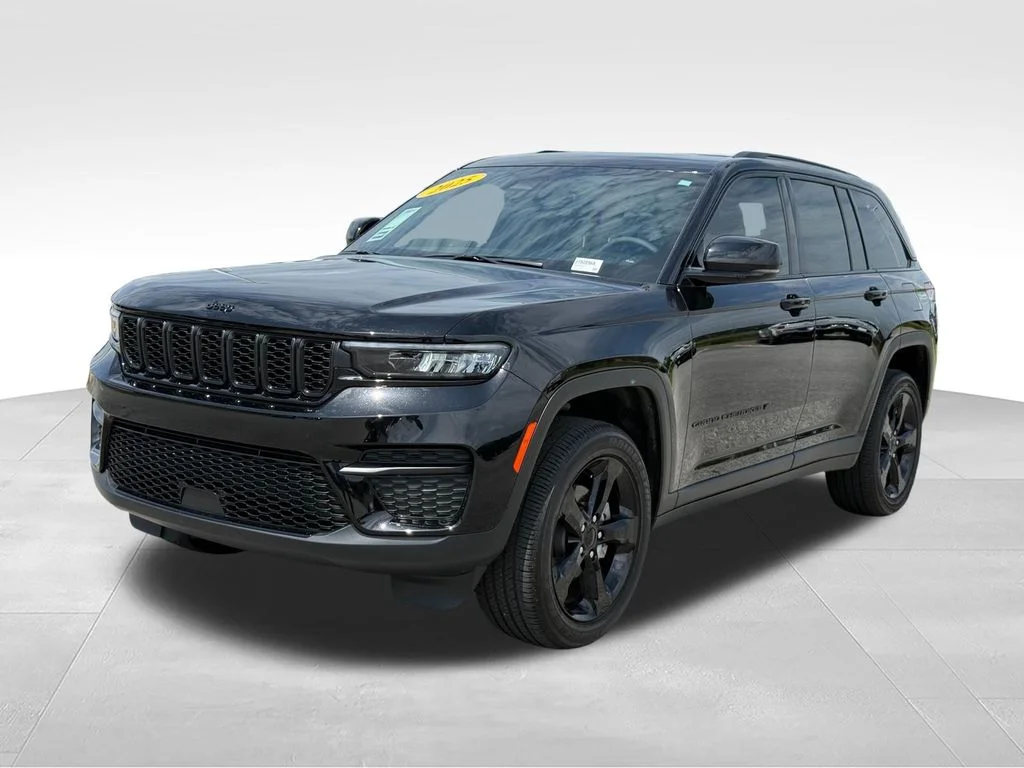Used 2025  Jeep Altitude X image 1