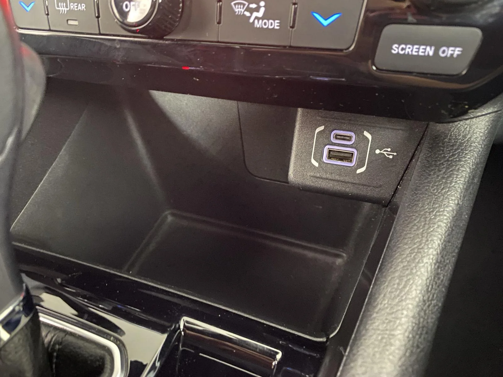 Used 2023 Diamond Black Crystal Pearlcoat Jeep Latitude image 22