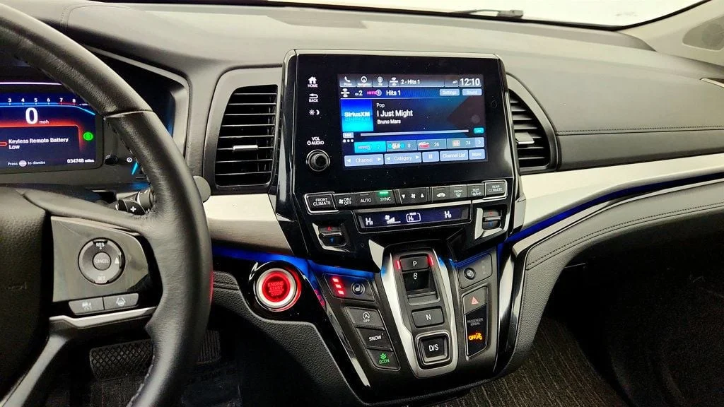 Used 2023 Modern Steel Metallic Honda Touring Automatic w/ Rear Entertainment System & Navigation image 18