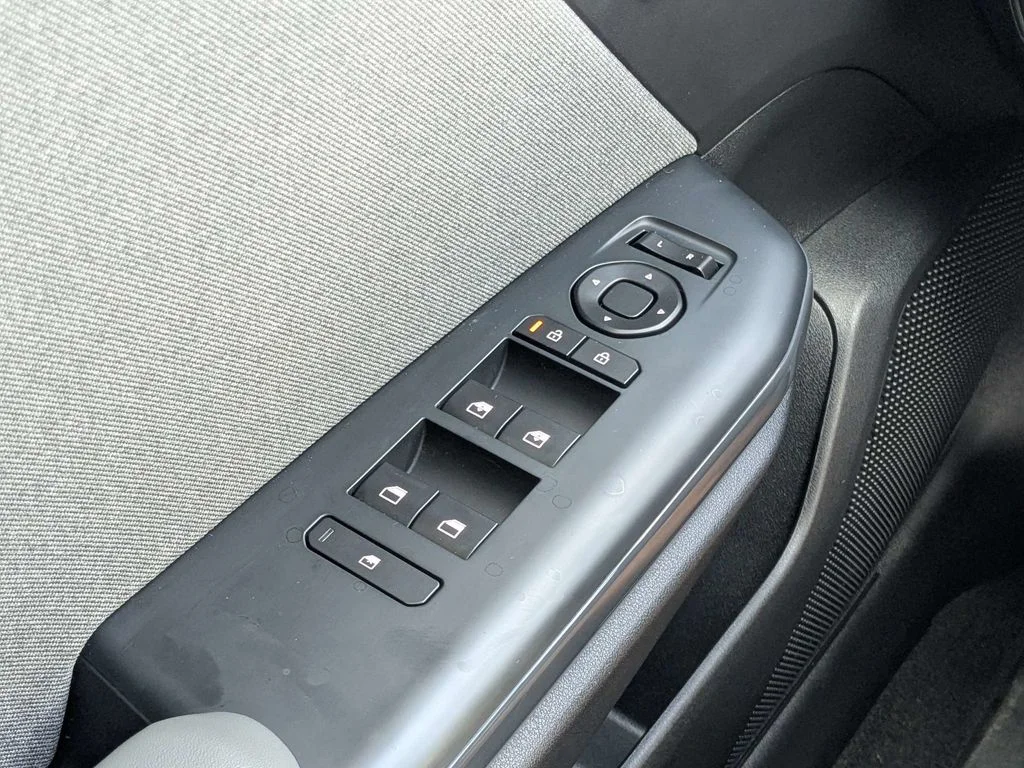 Used 2025  Kia EX image 19