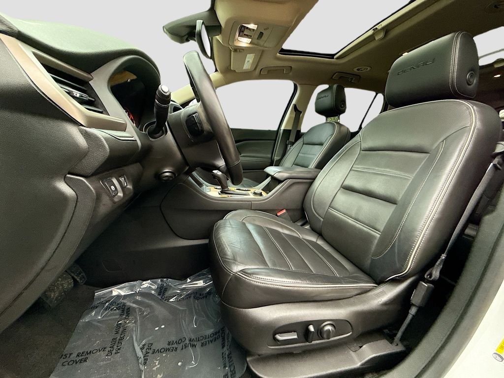 Used 2017 White Frost Tricoat GMC Denali image 22