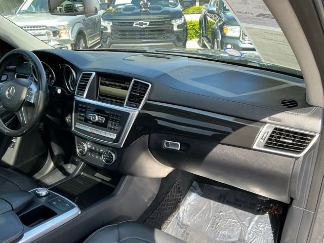 Used 2016 Gray Mercedes-Benz GL 550 image 44