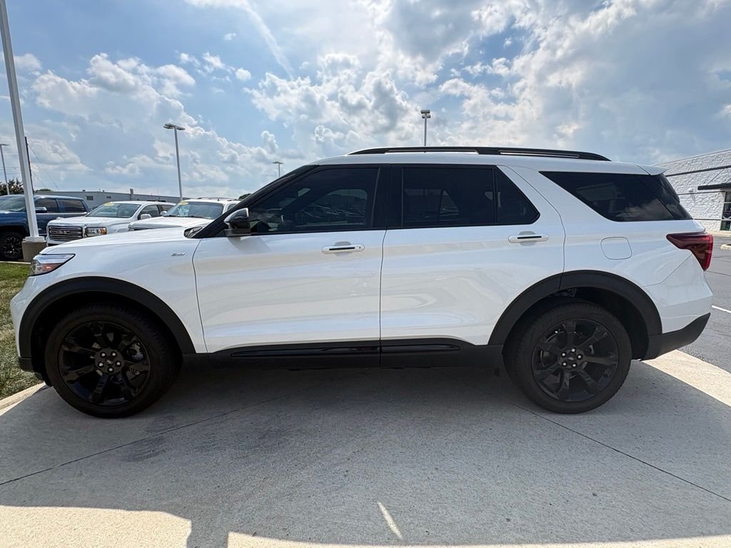 Used 2024 White Metallic Ford ST-Line image 4
